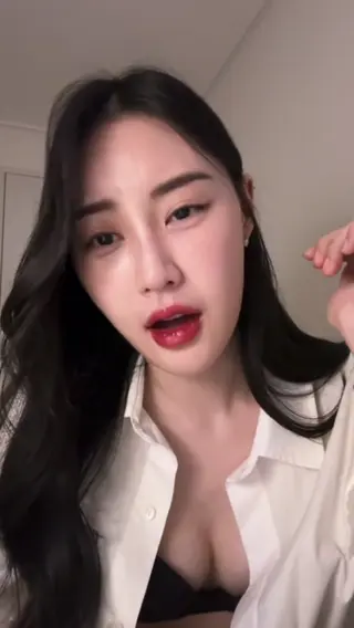 adore_youuun leaked video, frame 3