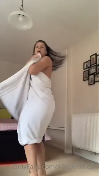 aliceardelean leaked video, frame 5