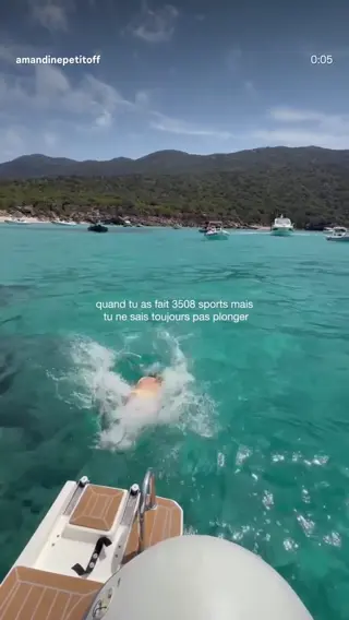 amandine_petit leaked video, frame 2