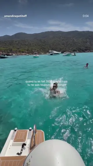amandine_petit leaked video, frame 3
