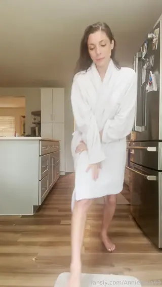 anniebella69 leaked video, frame 1
