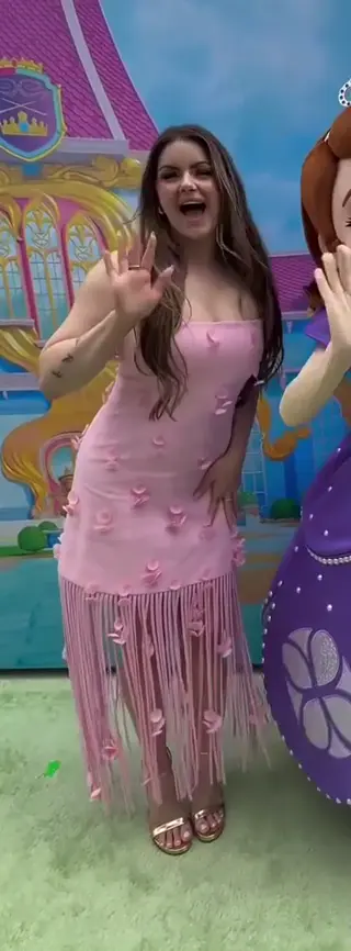 ariel_winter leaked video, frame 5