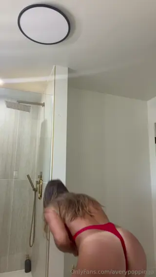 averypoppinga leaked video, frame 4