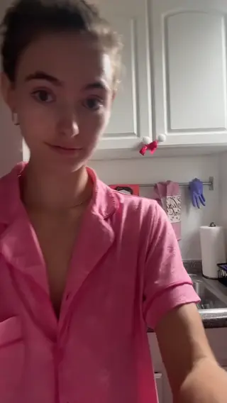 chlo_in_nyc leaked video, frame 1