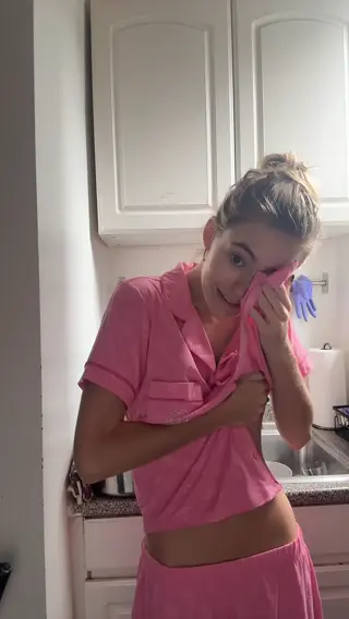 chlo_in_nyc leaked video, frame 4