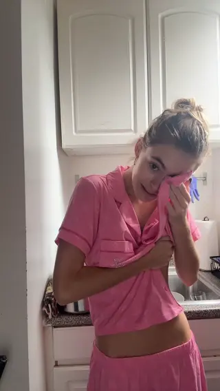 chlo_in_nyc leaked video, frame 6
