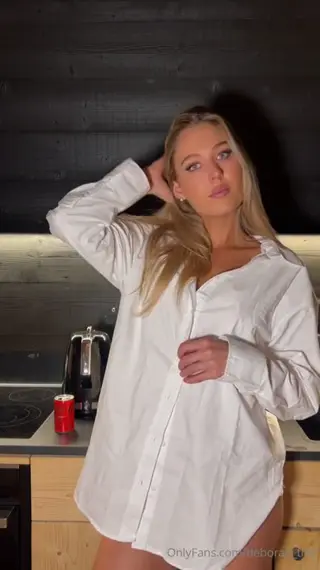 deborah_tmz leaked video, frame 2