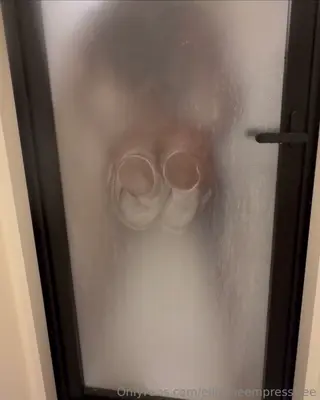 _ellietheempress_ leaked video, frame 4