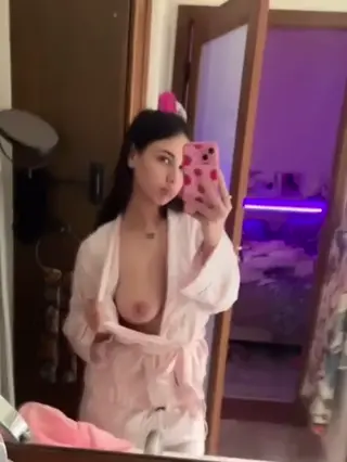 em1lina leaked video, frame 2