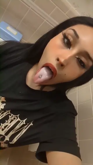 fetlife_requests_thread leaked video, frame 5