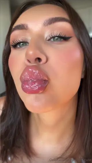 fitchick_em_vip leaked video, frame 3