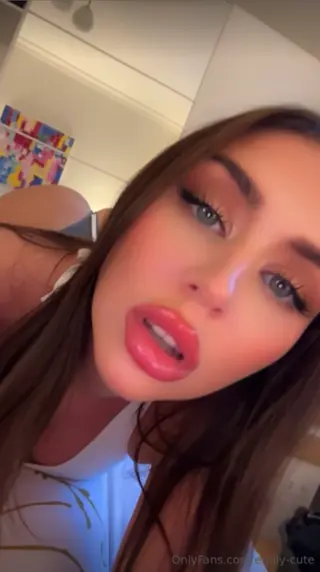 fitchick_em_vip leaked video, frame 2