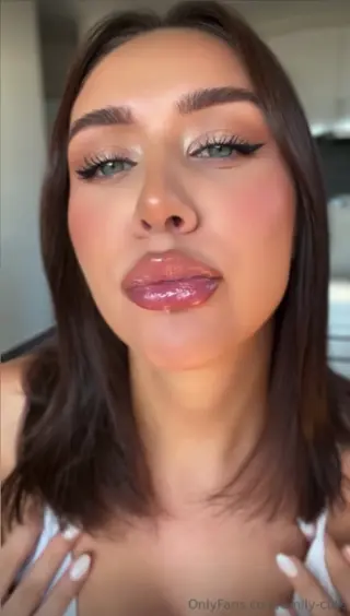 fitchick_em_vip leaked video, frame 1