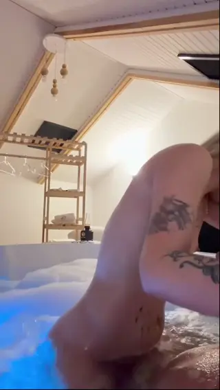 g_lucyyy_ leaked video, frame 3