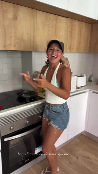 gabriellasaraivah leaked video, frame 2