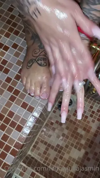 julia leaked video, frame 2