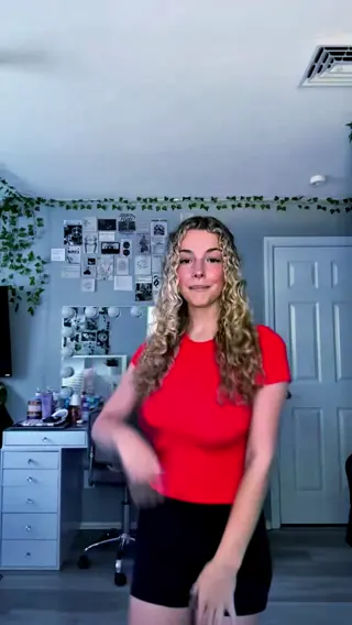 kirapregiato leaked video preview