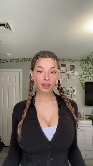 kirapregiato leaked video preview