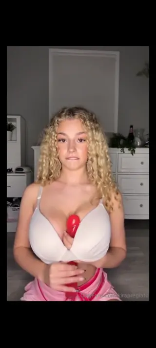 kirapregiato leaked video, frame 4