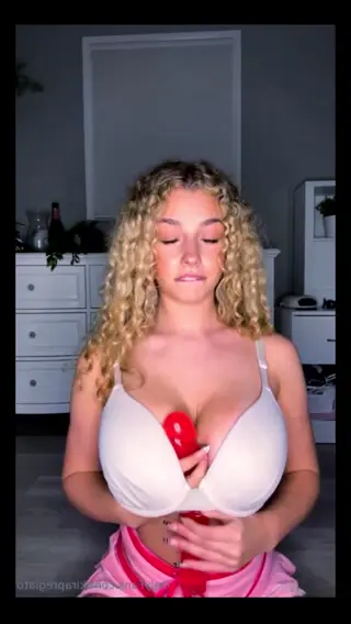kirapregiato leaked video, frame 4