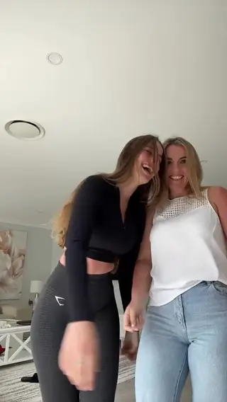 lauramjj_ leaked video, frame 6