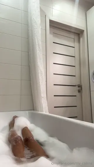 lily_collins leaked video, frame 4