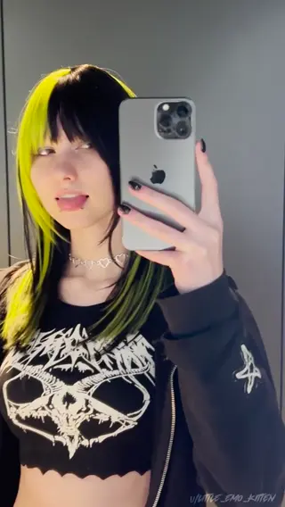 little_emo_kitten leaked video, frame 2