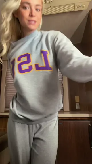 livvydunne leaked video, frame 2