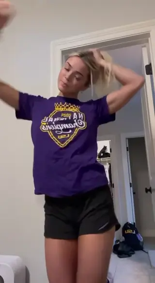 livvydunne leaked video, frame 5
