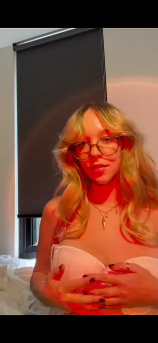 lovebelle33 leaked video, frame 2