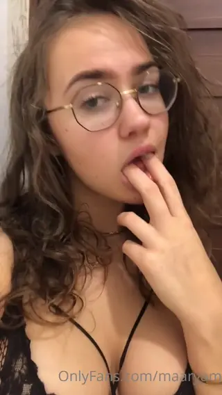 maaryam leaked video, frame 1