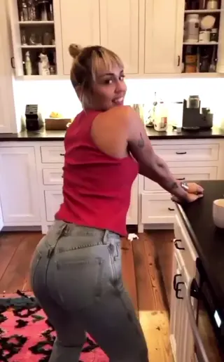 mileycyrus leaked video, frame 5