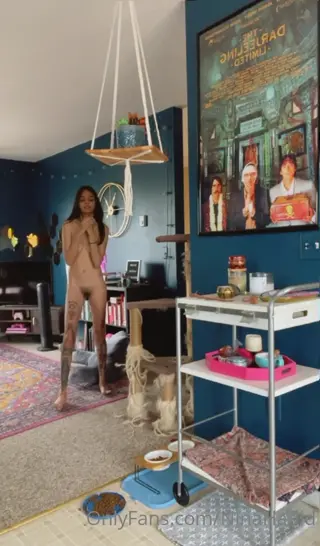 ninahadid leaked video, frame 6