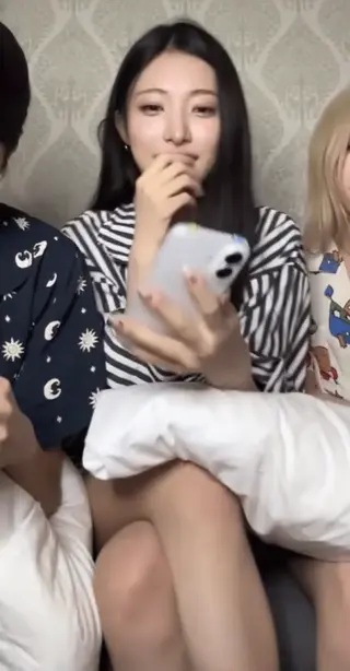 oddyouth_official leaked video, frame 6