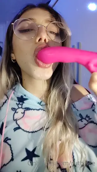 ruth_lee leaked video, frame 6
