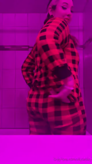 sienna leaked video, frame 3