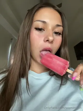 sophieraiin leaked video preview