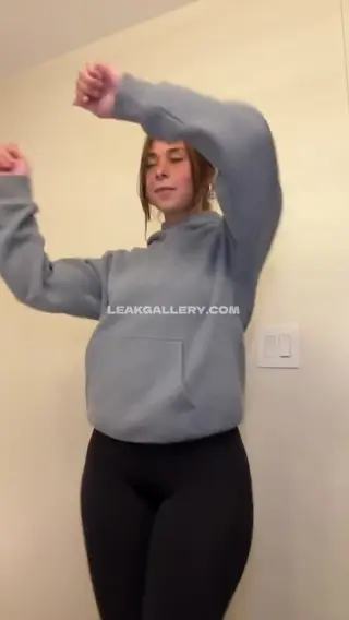 sophieraiin leaked video, frame 4