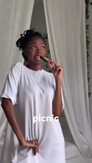 webeecca leaked video, frame 1
