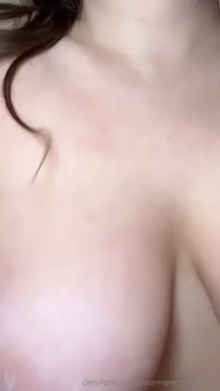 yourmomzchesthair leaked video, frame 2