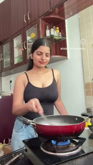 yourstrulyanushkaa leaked video, frame 1
