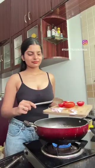 yourstrulyanushkaa leaked video, frame 2