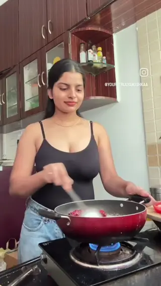 yourstrulyanushkaa leaked video, frame 3