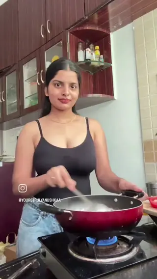 yourstrulyanushkaa leaked video, frame 5