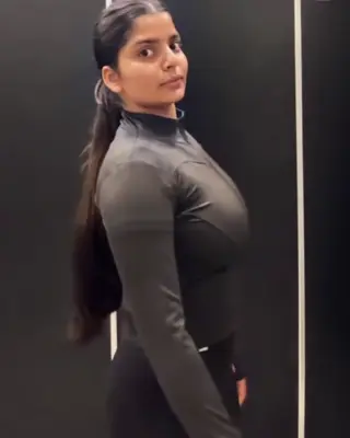 yourstrulyanushkaa leaked video, frame 6