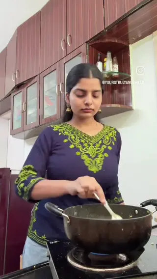 yourstrulyanushkaa leaked video, frame 1