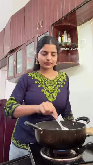 yourstrulyanushkaa leaked video, frame 4