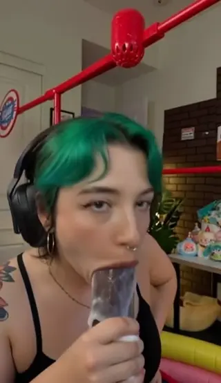 yungelderberry leaked video, frame 6